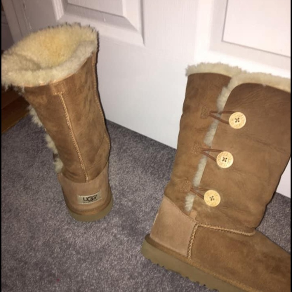Authentic ugg Bailey button tall boots - Picture 7 of 10